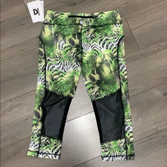 KI PRO PERFORMANCE capri leggings - Picture 3 of 5